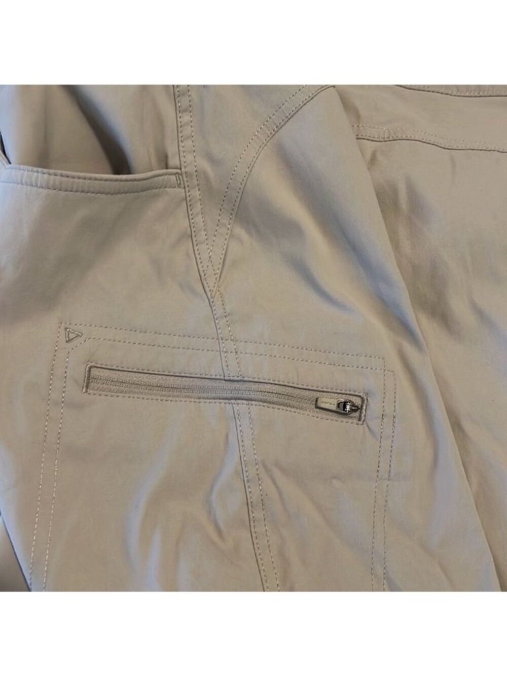Eddie Bauer Tan Pockets Cargo Shorts Women's Size 16 - Picture 4 of 12